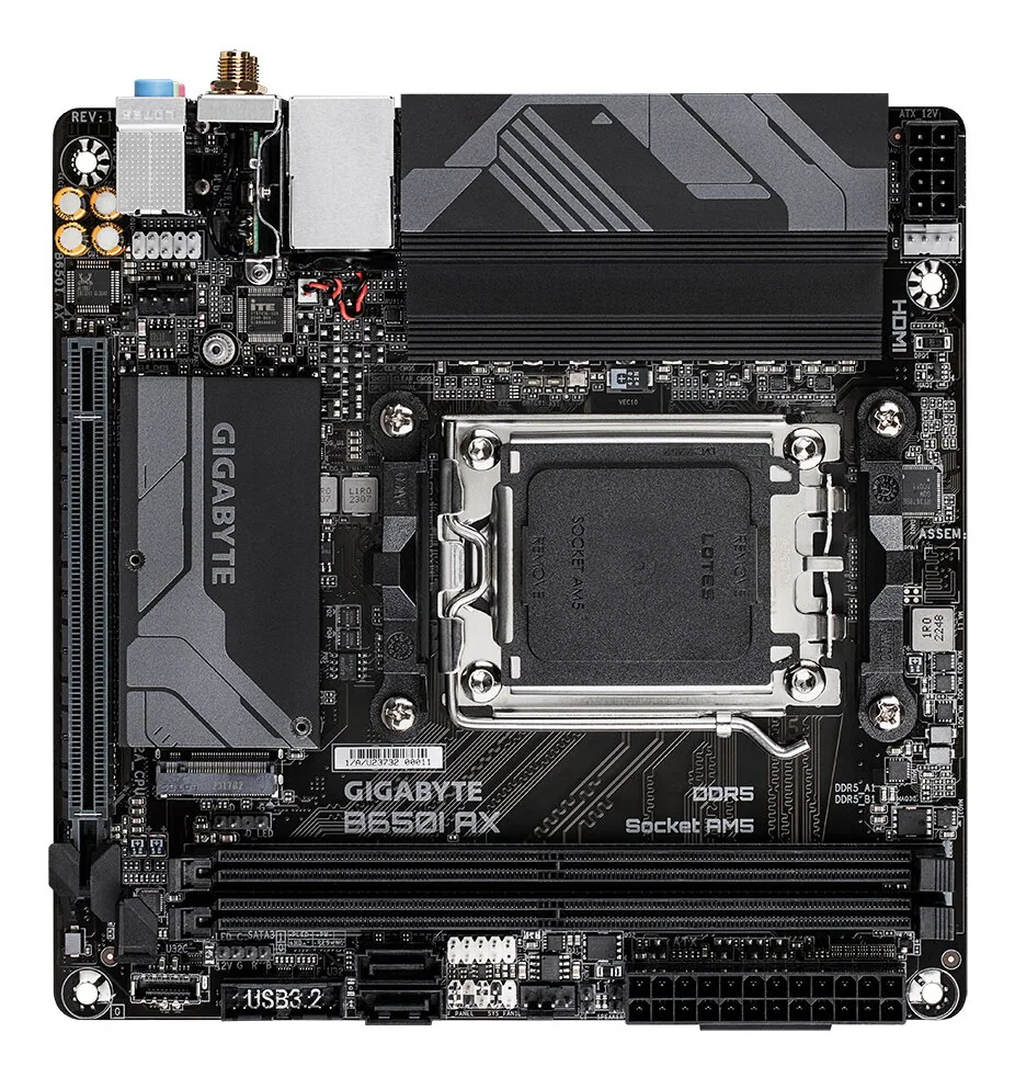 GIGABYTE B650I AX Mainboard - AMD Ryzen 9000er-Serie, 5+2+1 Phasen VRM, bis zu 6400 MHz DDR5 (OC), 1xPCIe 4.0 M.2, 2,5 GbE LAN, WIFI 6E, USB 3.2 Gen 2 – Bild 4
